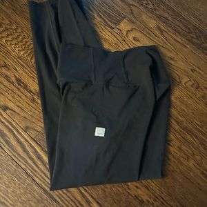 Vuori allthefeels legging - size small.